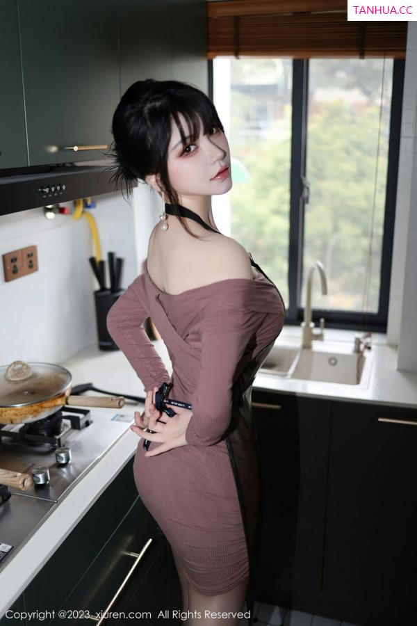   [XiuRen]高清写真图 2023.01.28 No.6178 桃桃子_ 厨娘美腿第14张图片